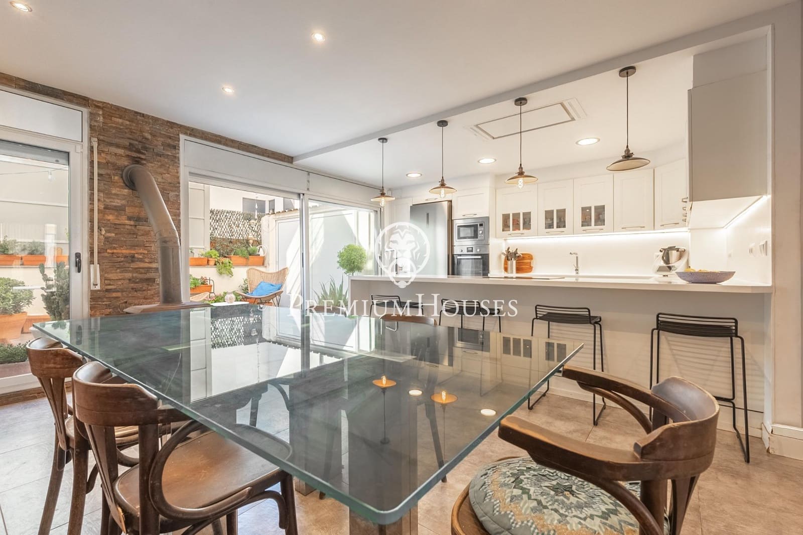 3 bedroom Townhouse for sale in Vilanova i la Geltru with garage - € 747,000 (Ref: 10109921)