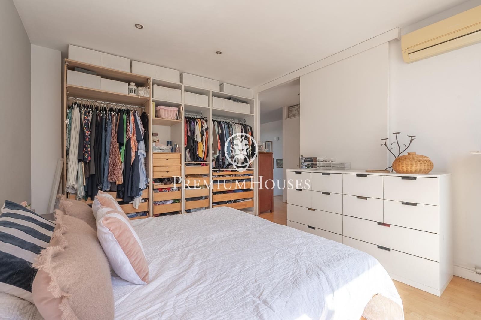 3 bedroom Townhouse for sale in Vilanova i la Geltru with garage - € 747,000 (Ref: 10109921)