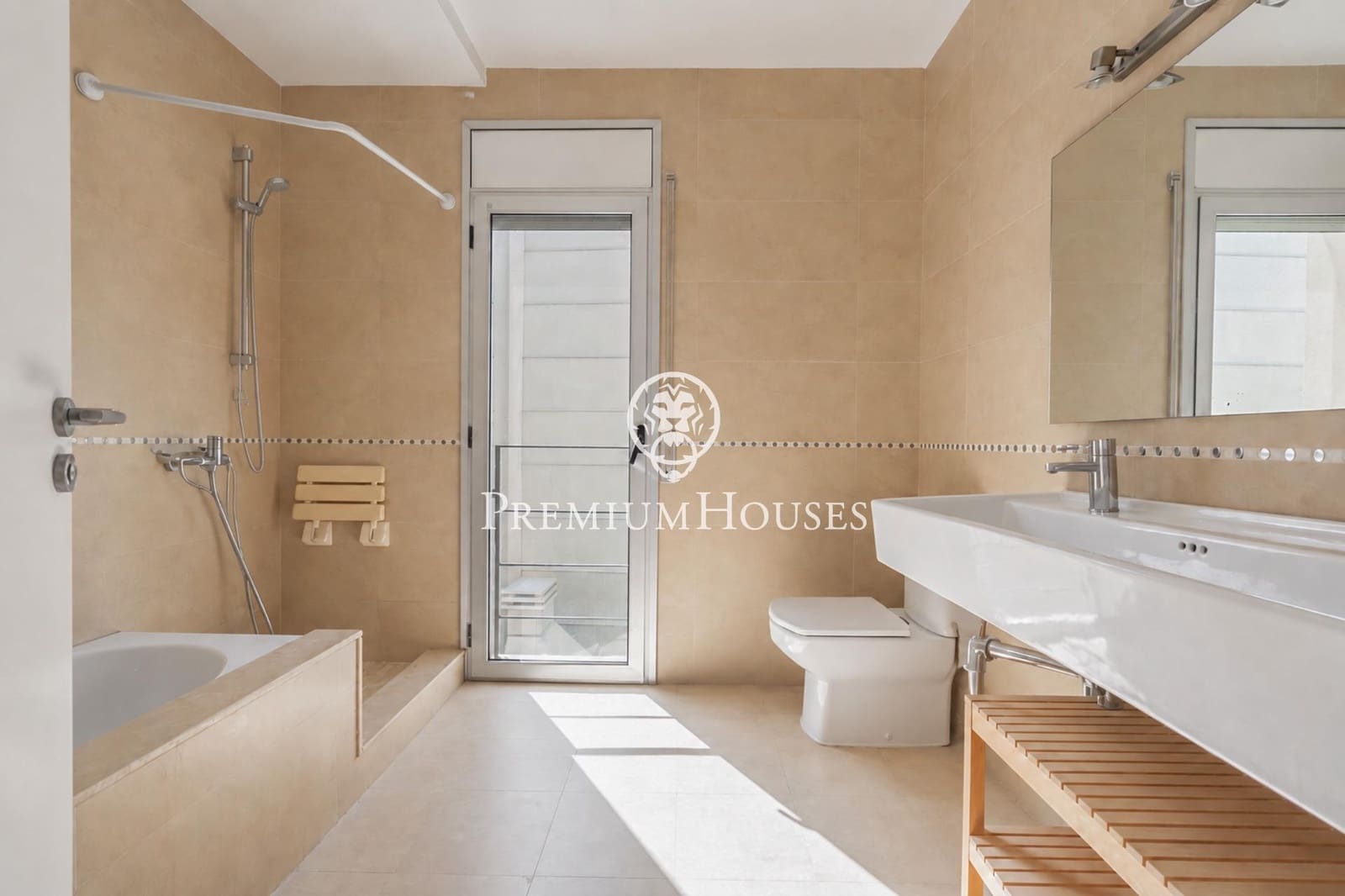3 bedroom Townhouse for sale in Vilanova i la Geltru with garage - € 747,000 (Ref: 10109921)
