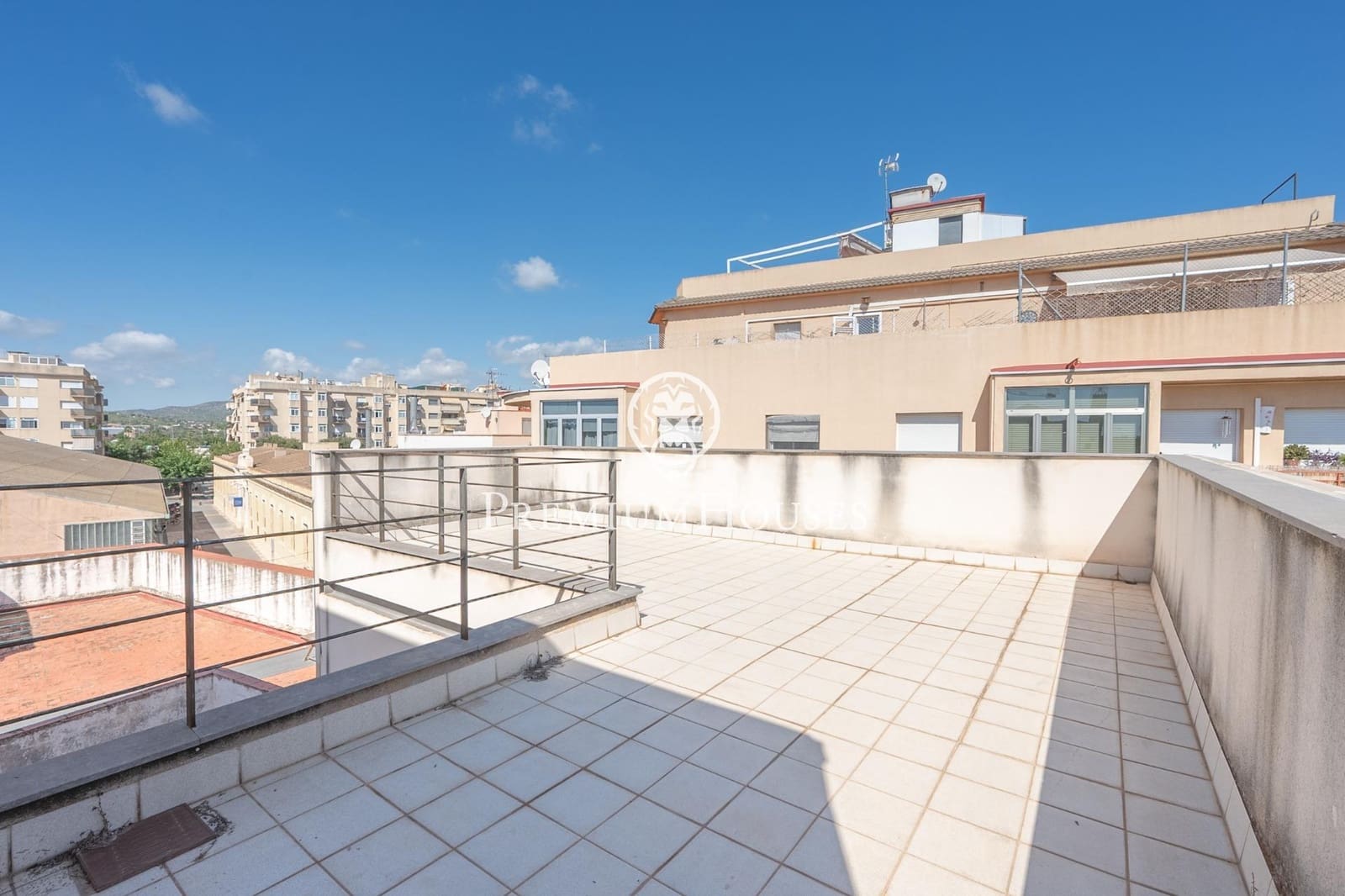 3 bedroom Townhouse for sale in Vilanova i la Geltru with garage - € 747,000 (Ref: 10109921)
