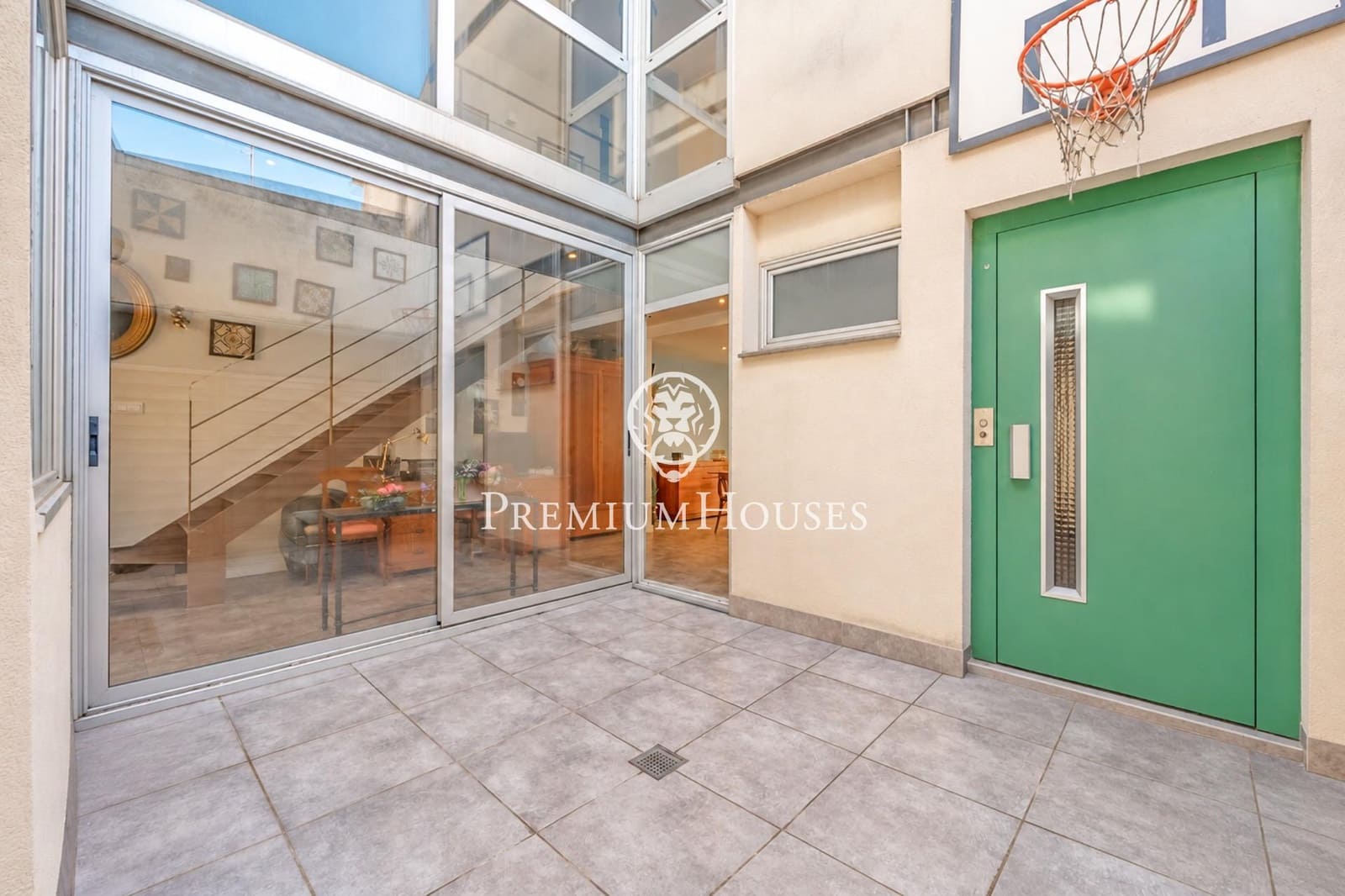 3 bedroom Townhouse for sale in Vilanova i la Geltru with garage - € 747,000 (Ref: 10109921)