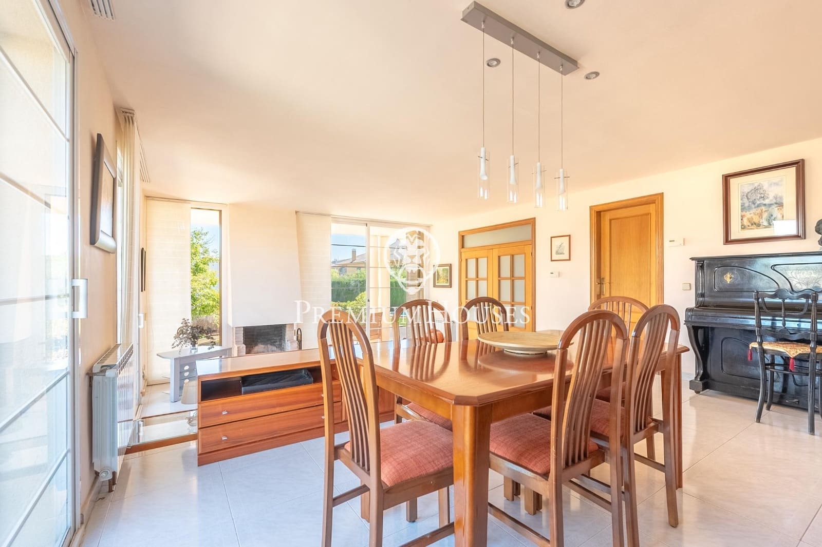 5 quarto Moradia para venda em Vilanova i la Geltru com piscina garagem - 895 000 € (Ref: 10109922)