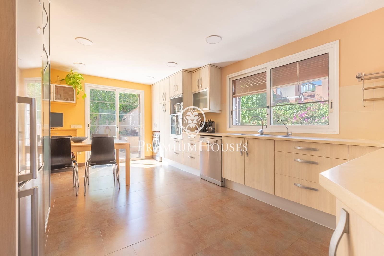 5 quarto Moradia para venda em Vilanova i la Geltru com piscina garagem - 895 000 € (Ref: 10109922)