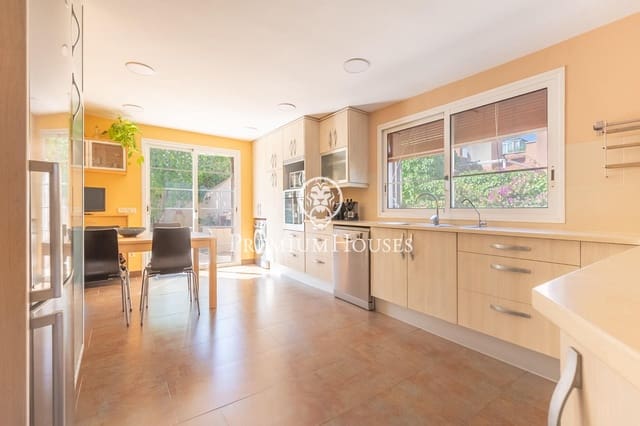 5 quarto Moradia para venda em Vilanova i la Geltrú com piscina garagem - 895 000 € (Ref: 10109922)