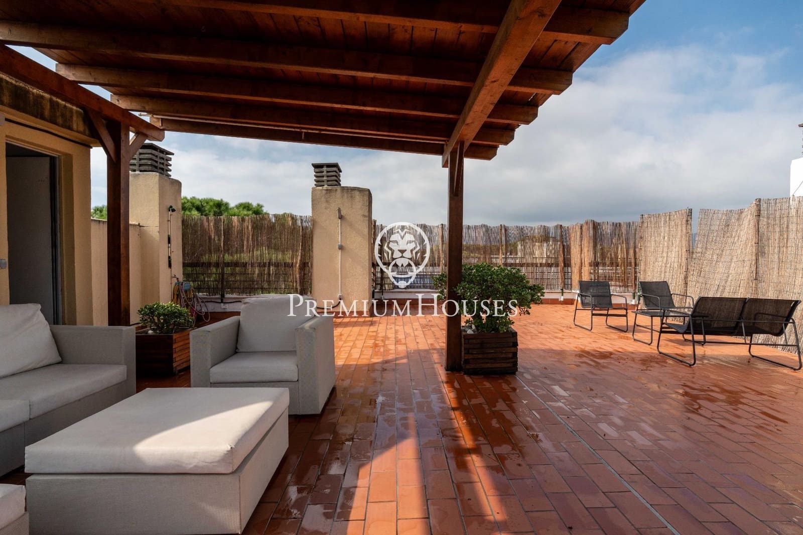 3 chambre Appartement à vendre à Gava avec piscine garage - 660 000 € (Ref: 10161758)