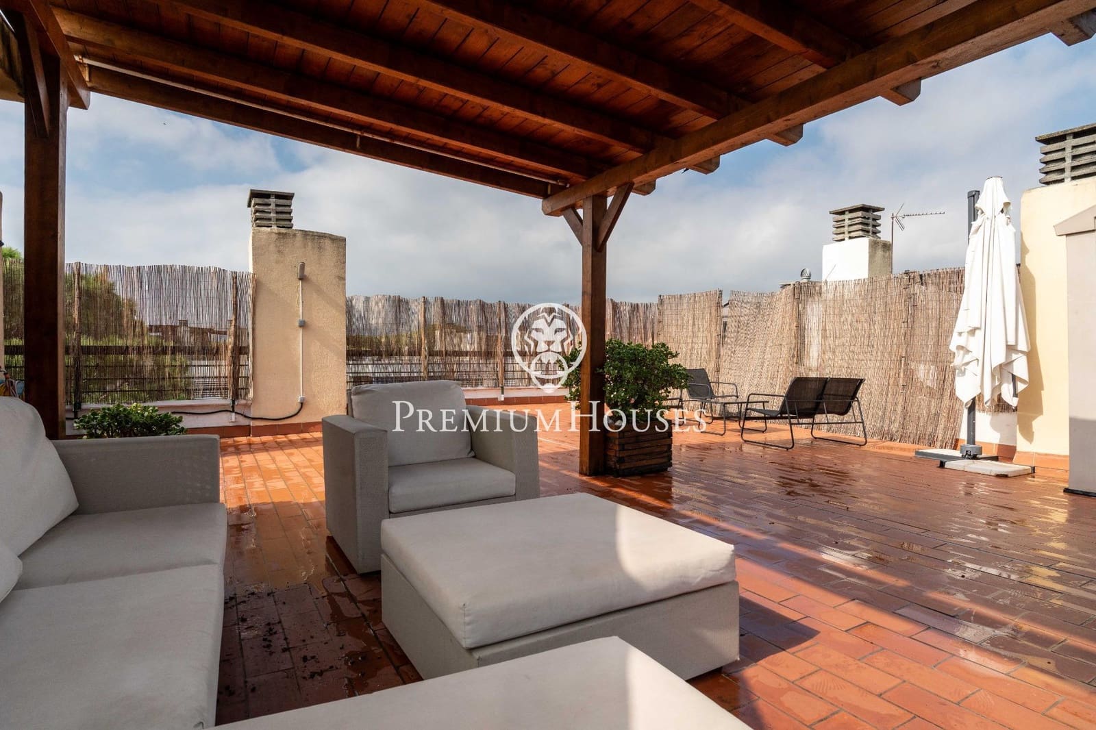 3 chambre Appartement à vendre à Gava avec piscine garage - 660 000 € (Ref: 10161758)