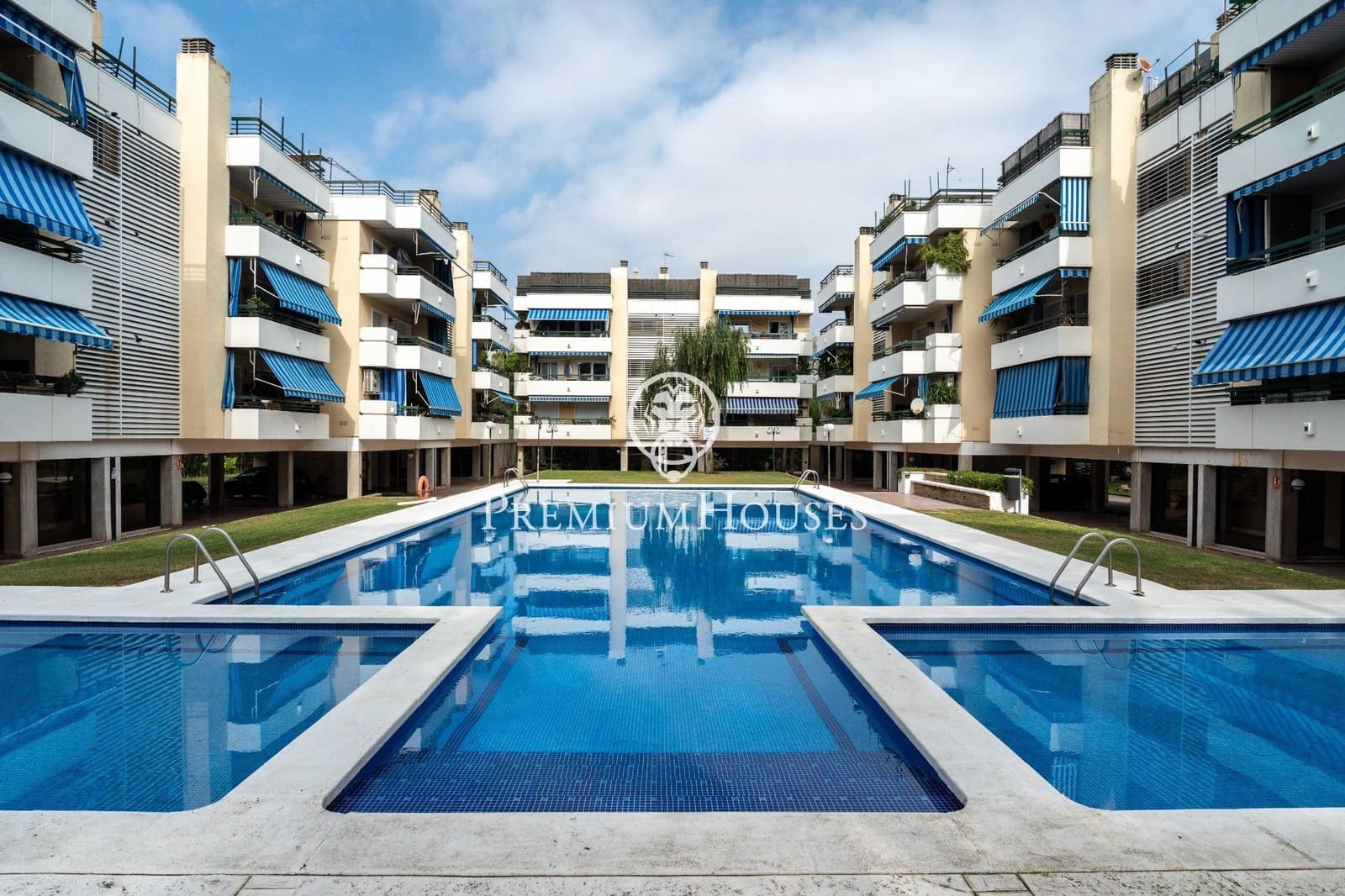 3 chambre Appartement à vendre à Gava avec piscine garage - 660 000 € (Ref: 10161758)