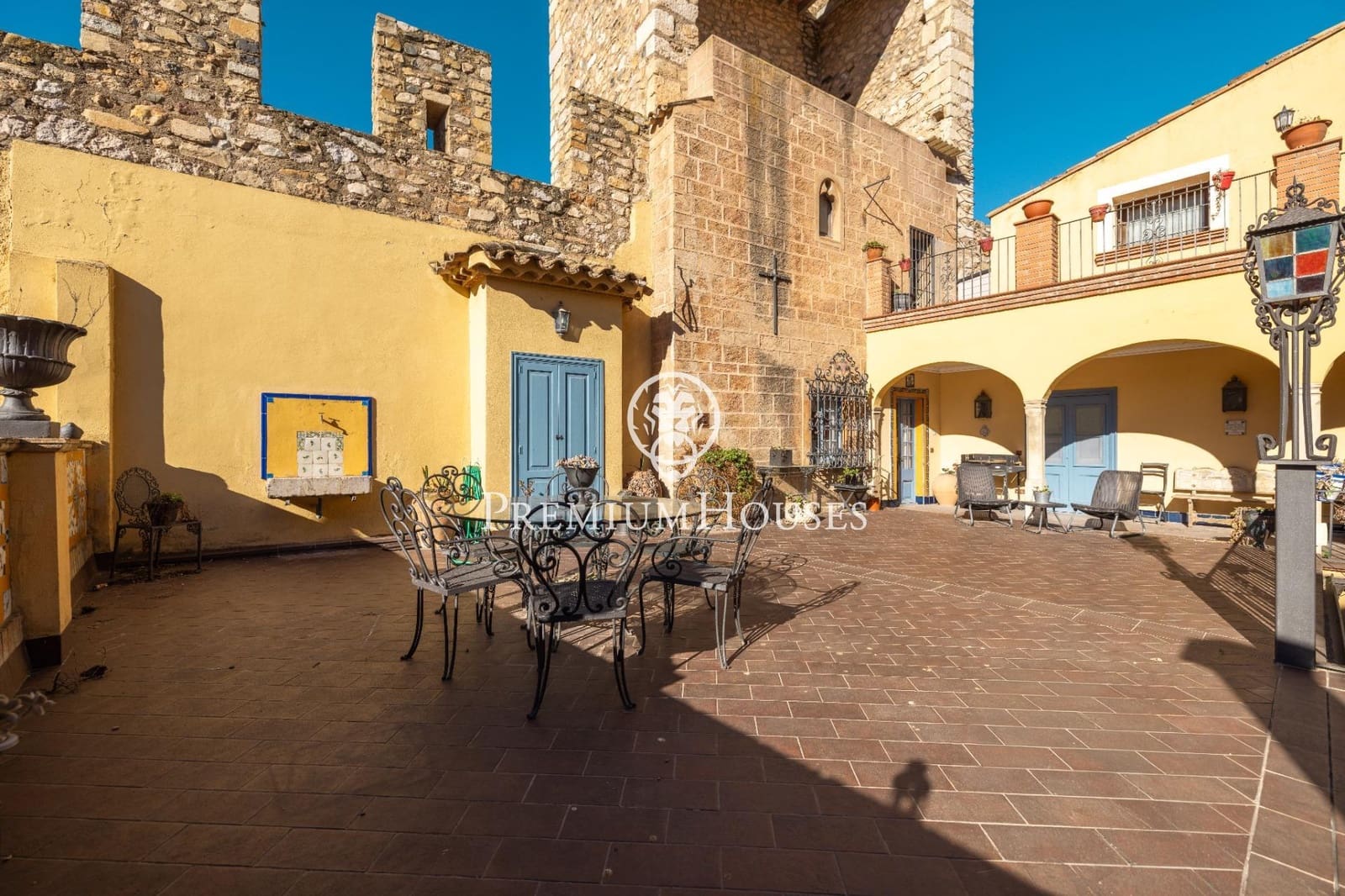 10 bedroom Hotel for sale in Montblanc - € 1,160,000 (Ref: 10161762)