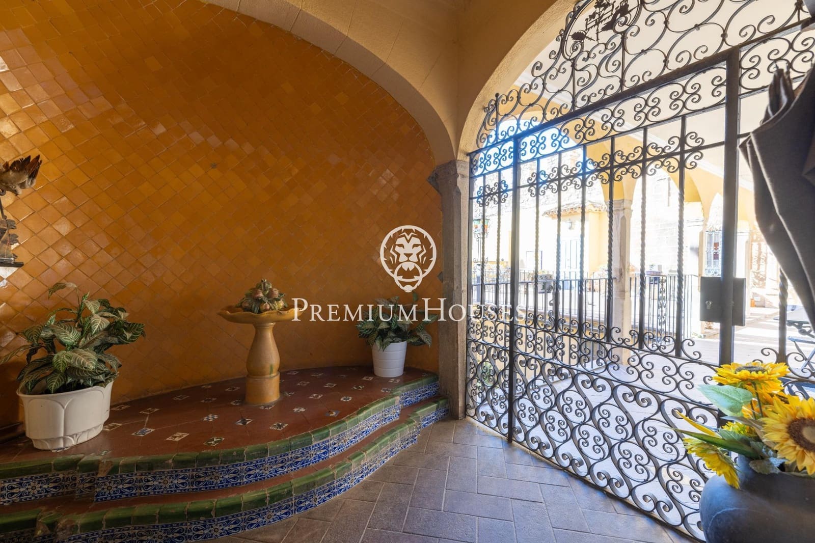 10 bedroom Hotel for sale in Montblanc - € 1,160,000 (Ref: 10161762)