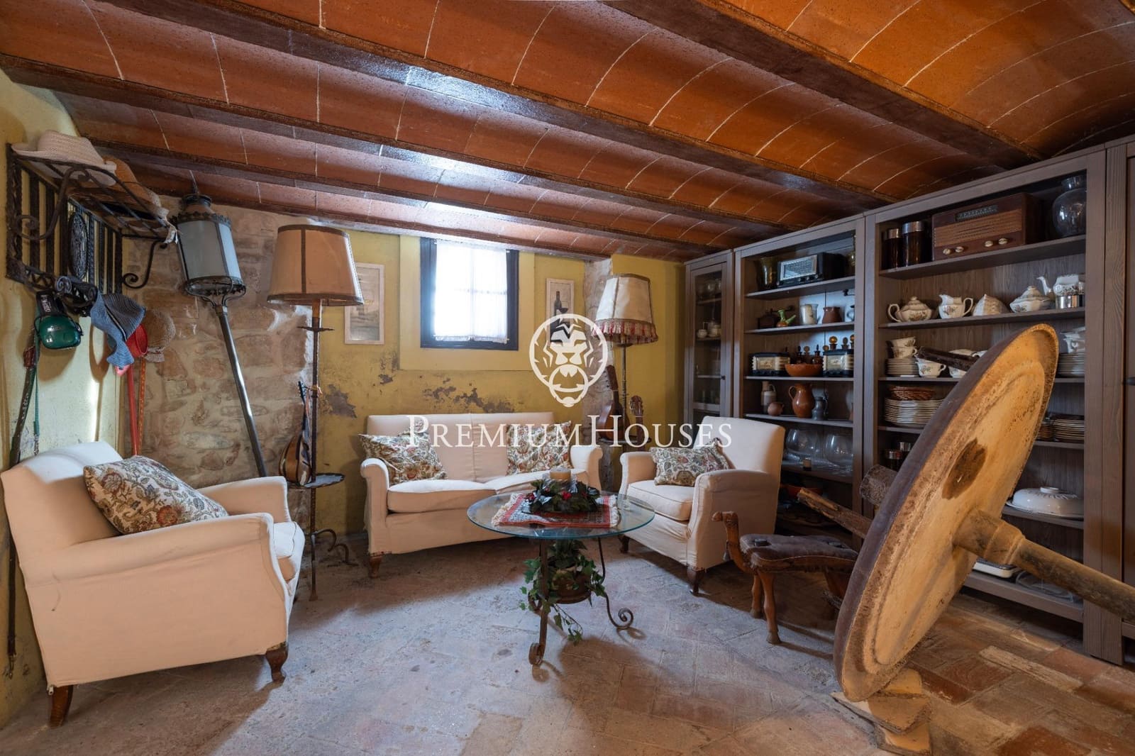 10 bedroom Hotel for sale in Montblanc - € 1,160,000 (Ref: 10161762)