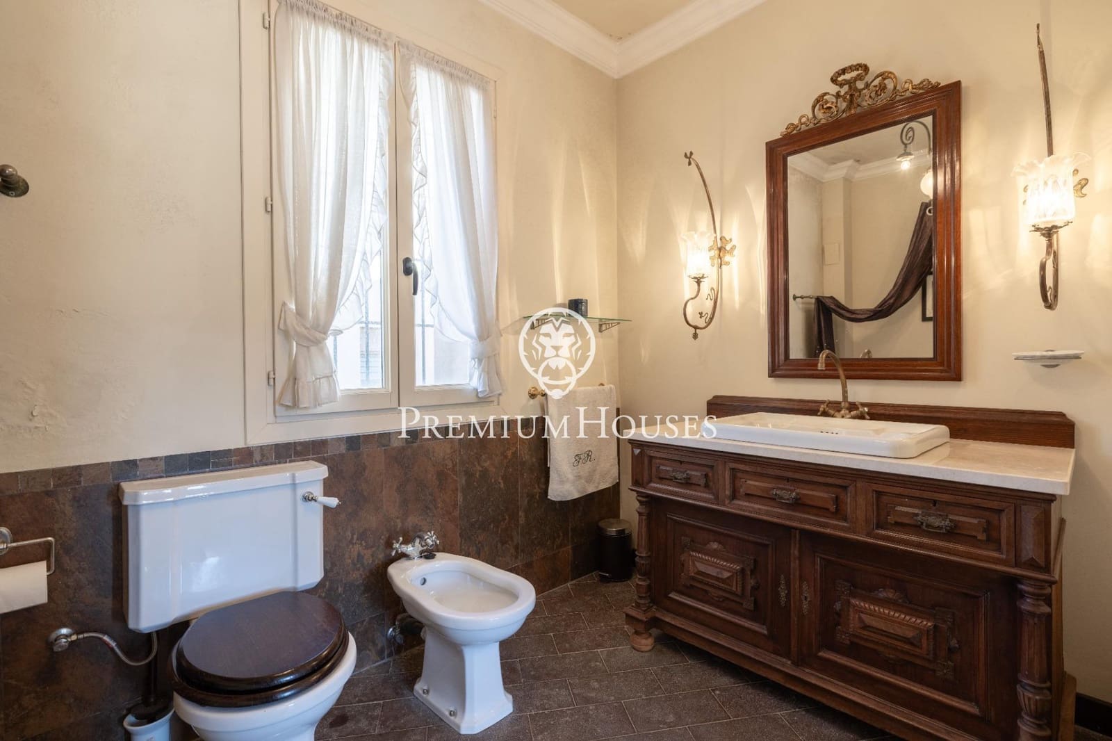 10 bedroom Hotel for sale in Montblanc - € 1,160,000 (Ref: 10161762)