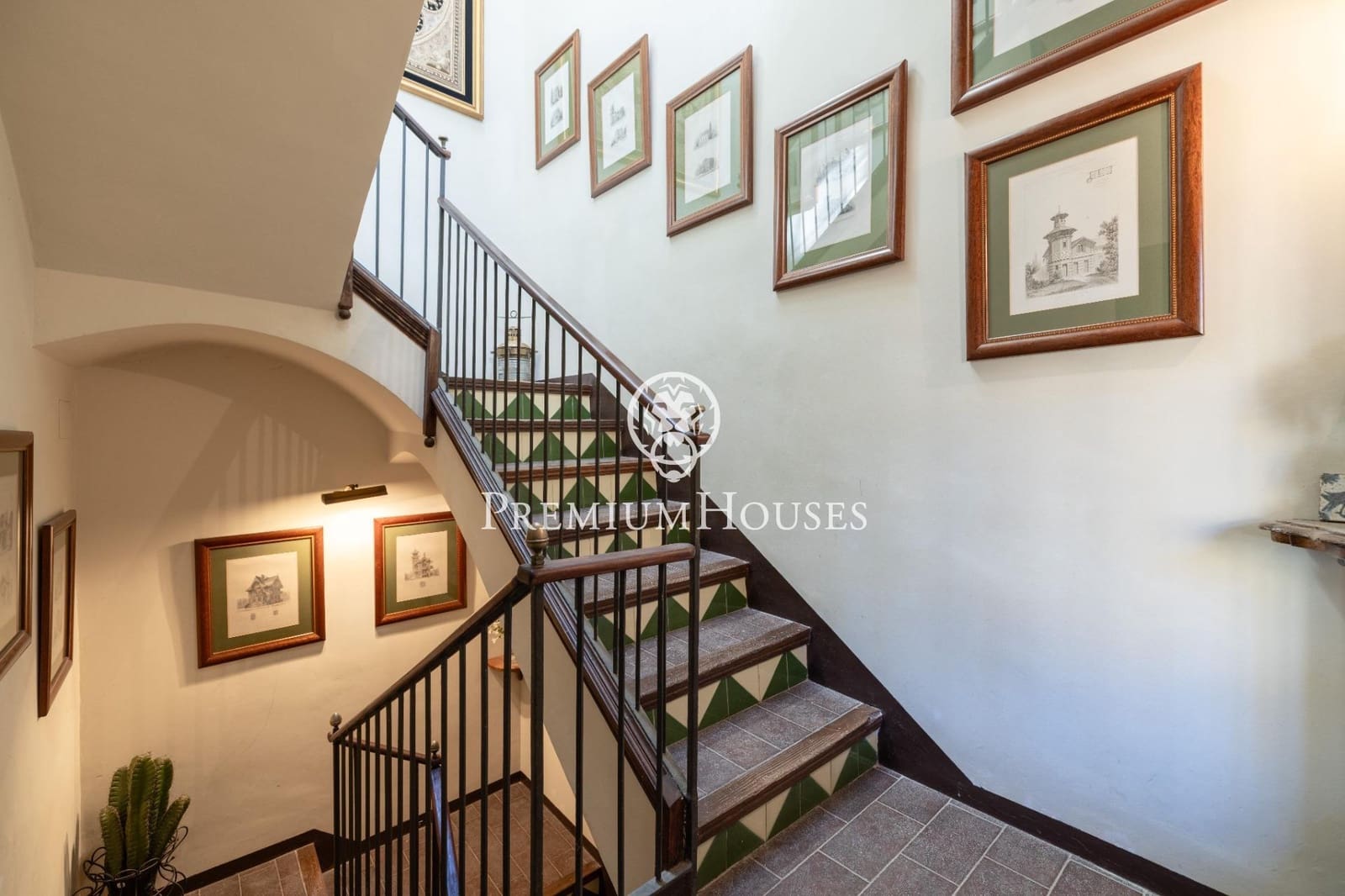 10 bedroom Hotel for sale in Montblanc - € 1,160,000 (Ref: 10161762)