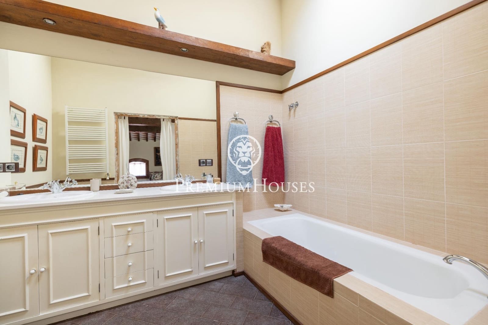 10 bedroom Hotel for sale in Montblanc - € 1,160,000 (Ref: 10161762)
