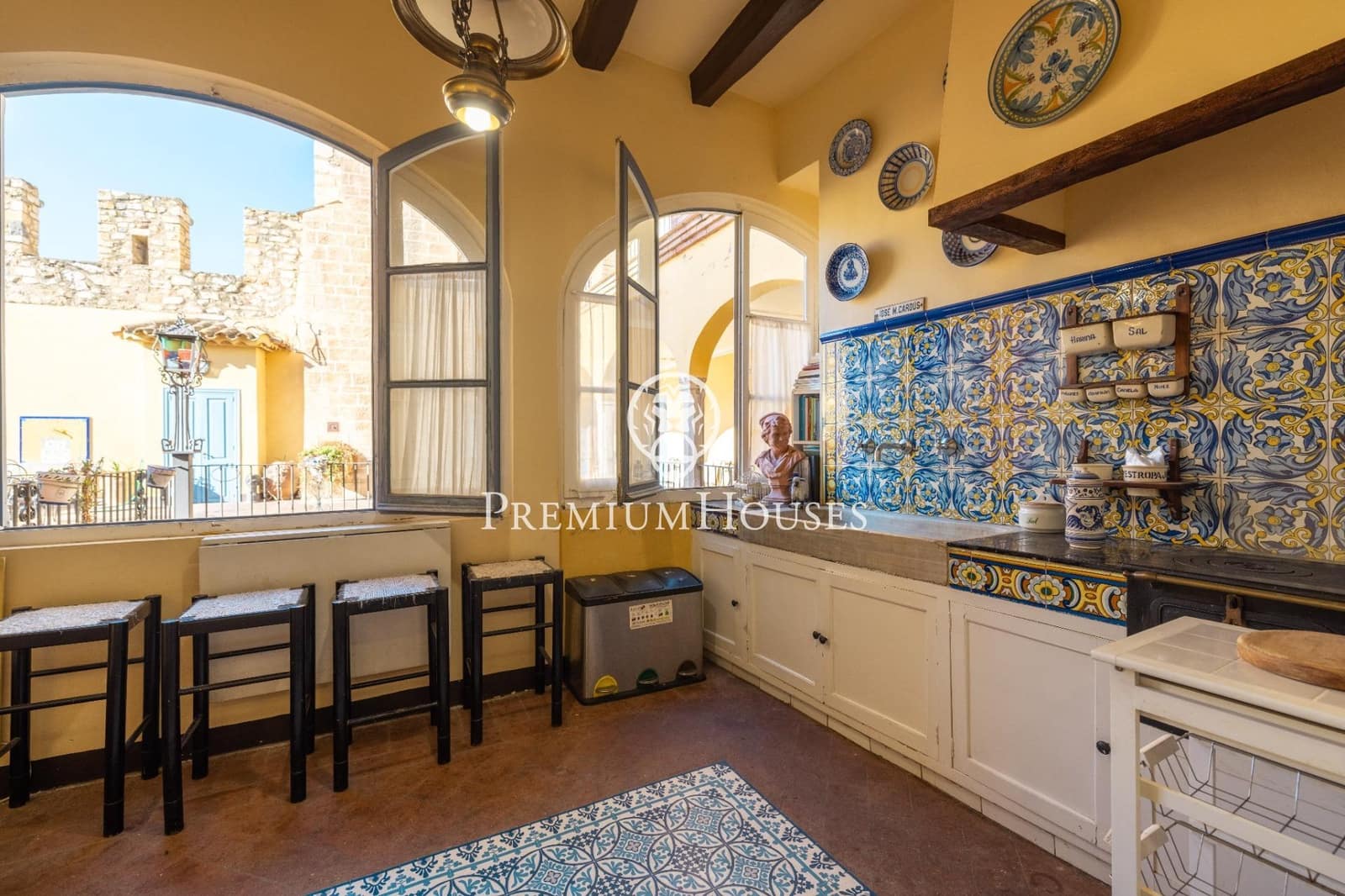 10 bedroom Hotel for sale in Montblanc - € 1,160,000 (Ref: 10161762)
