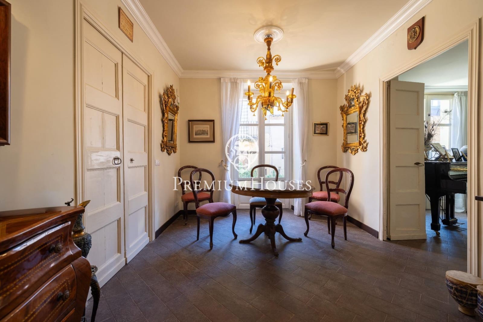 10 bedroom Hotel for sale in Montblanc - € 1,160,000 (Ref: 10161762)