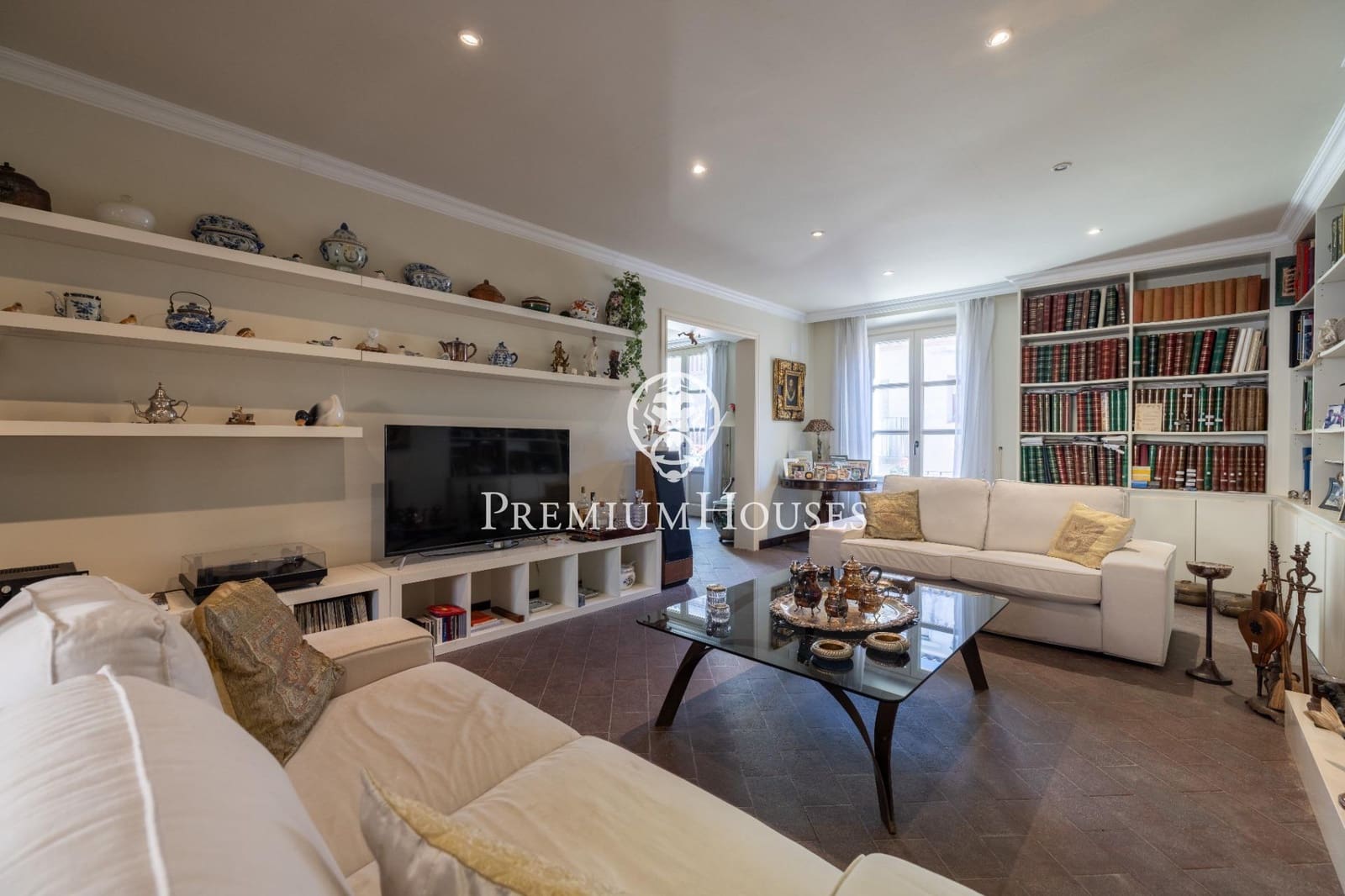 10 bedroom Hotel for sale in Montblanc - € 1,160,000 (Ref: 10161762)