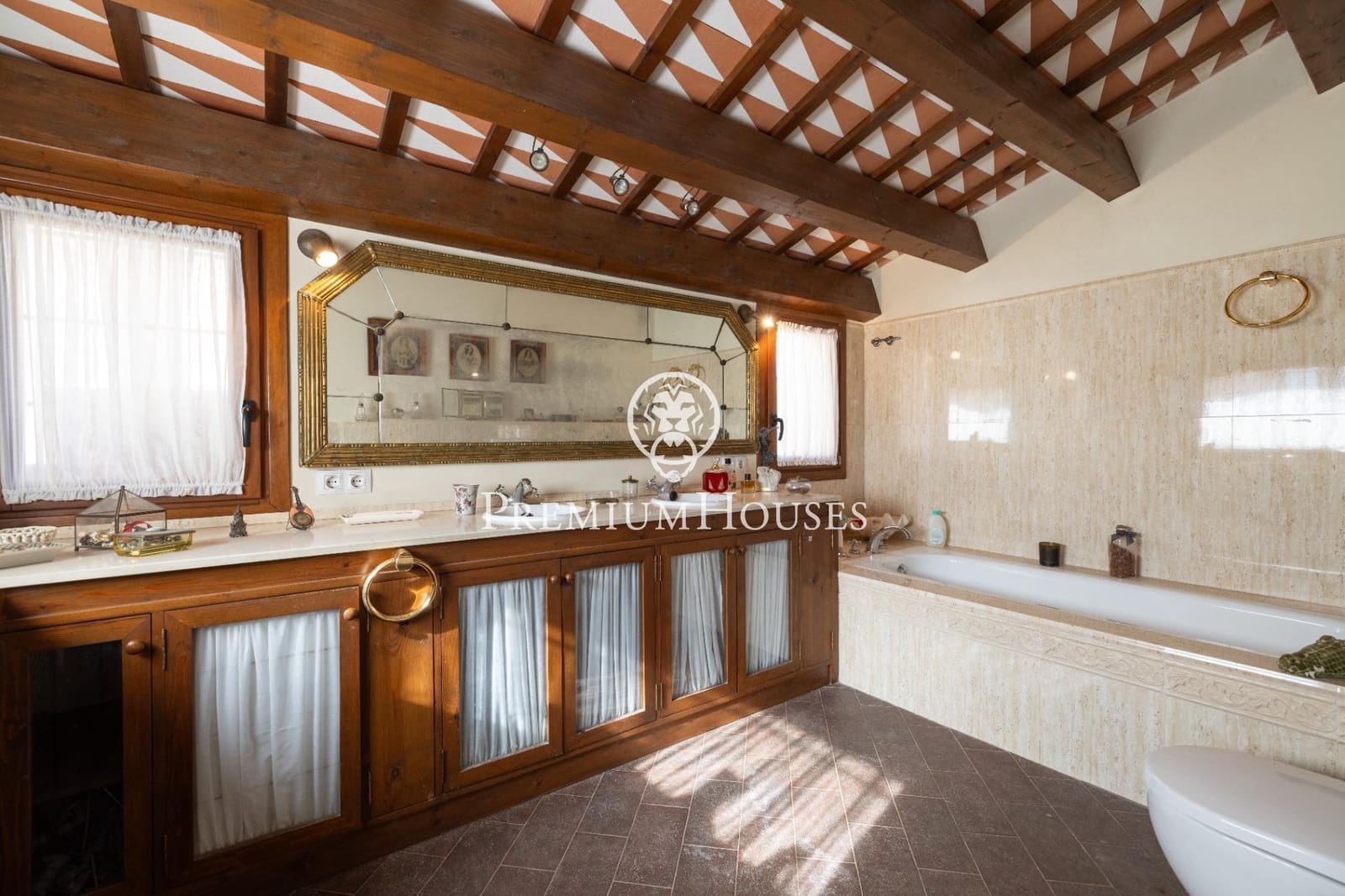 10 bedroom Hotel for sale in Montblanc - € 1,160,000 (Ref: 10161762)