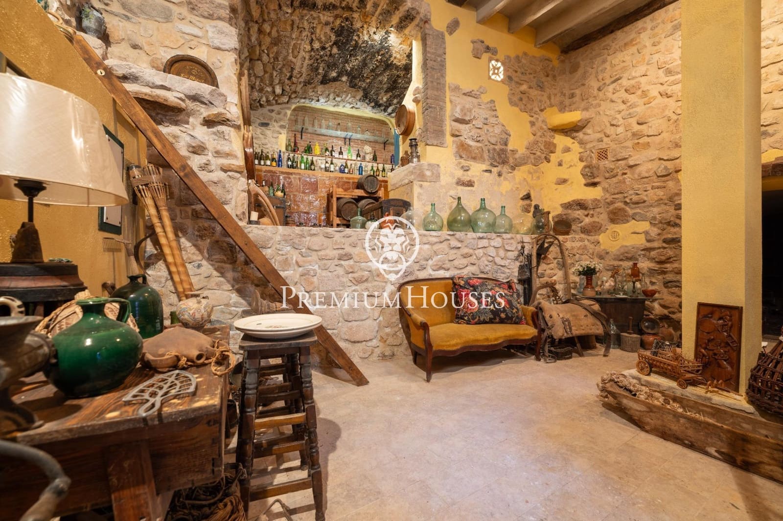 10 bedroom Hotel for sale in Montblanc - € 1,160,000 (Ref: 10161762)