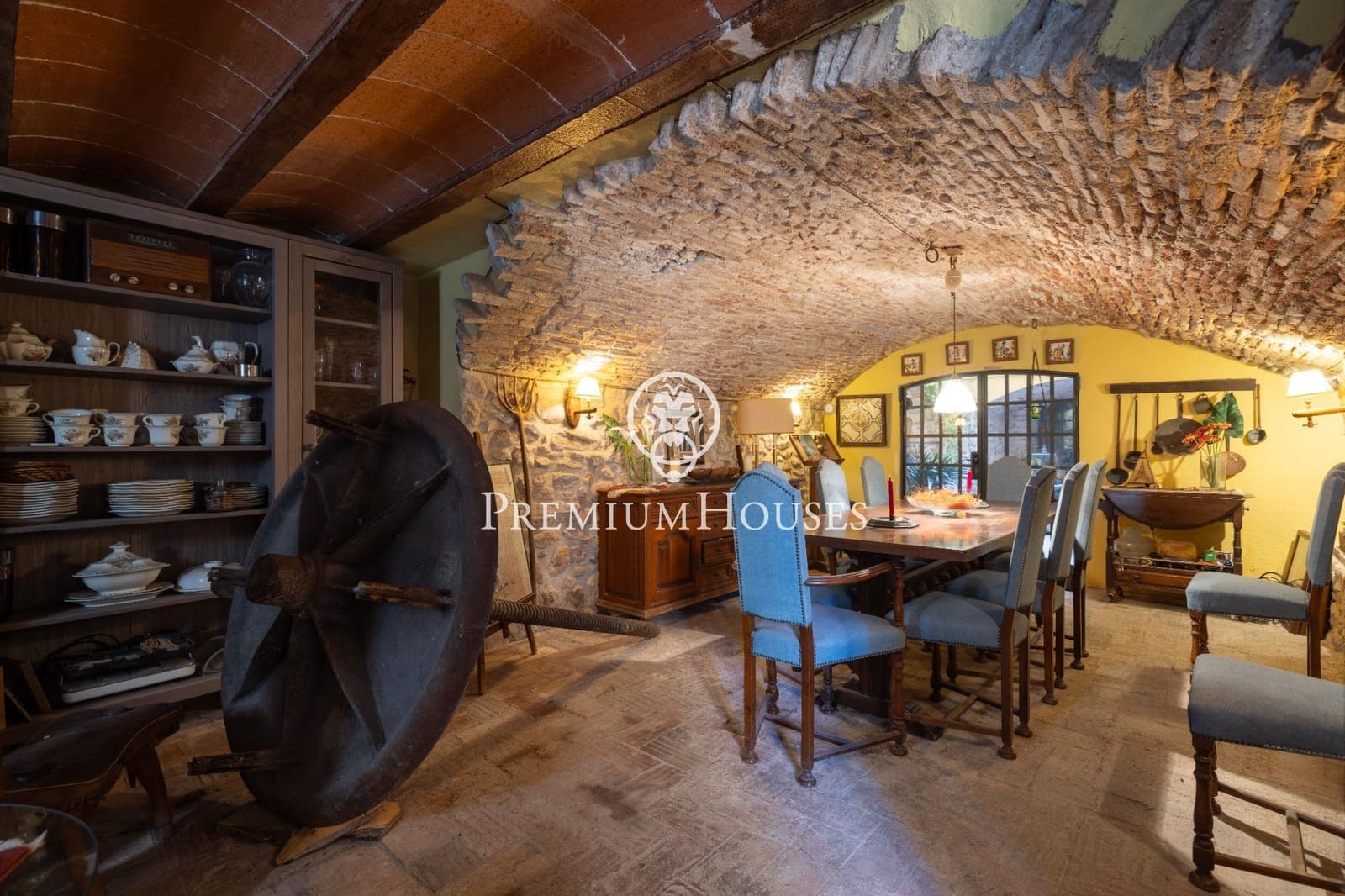10 bedroom Hotel for sale in Montblanc - € 1,160,000 (Ref: 10161762)