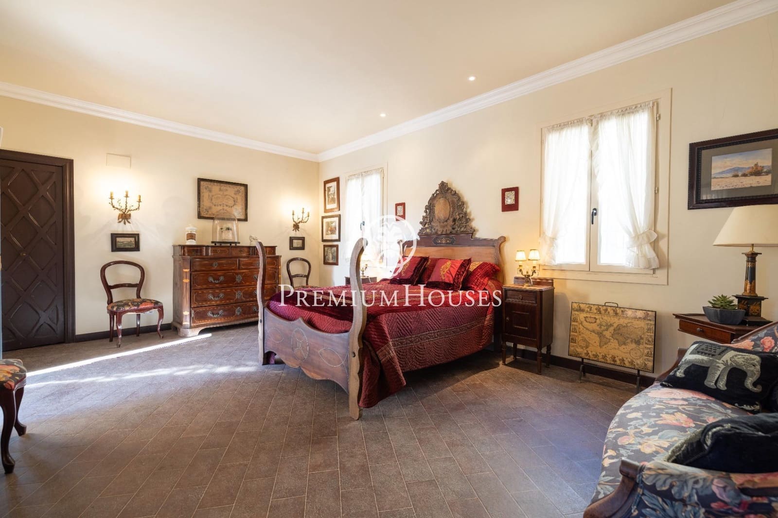 10 bedroom Hotel for sale in Montblanc - € 1,160,000 (Ref: 10161762)