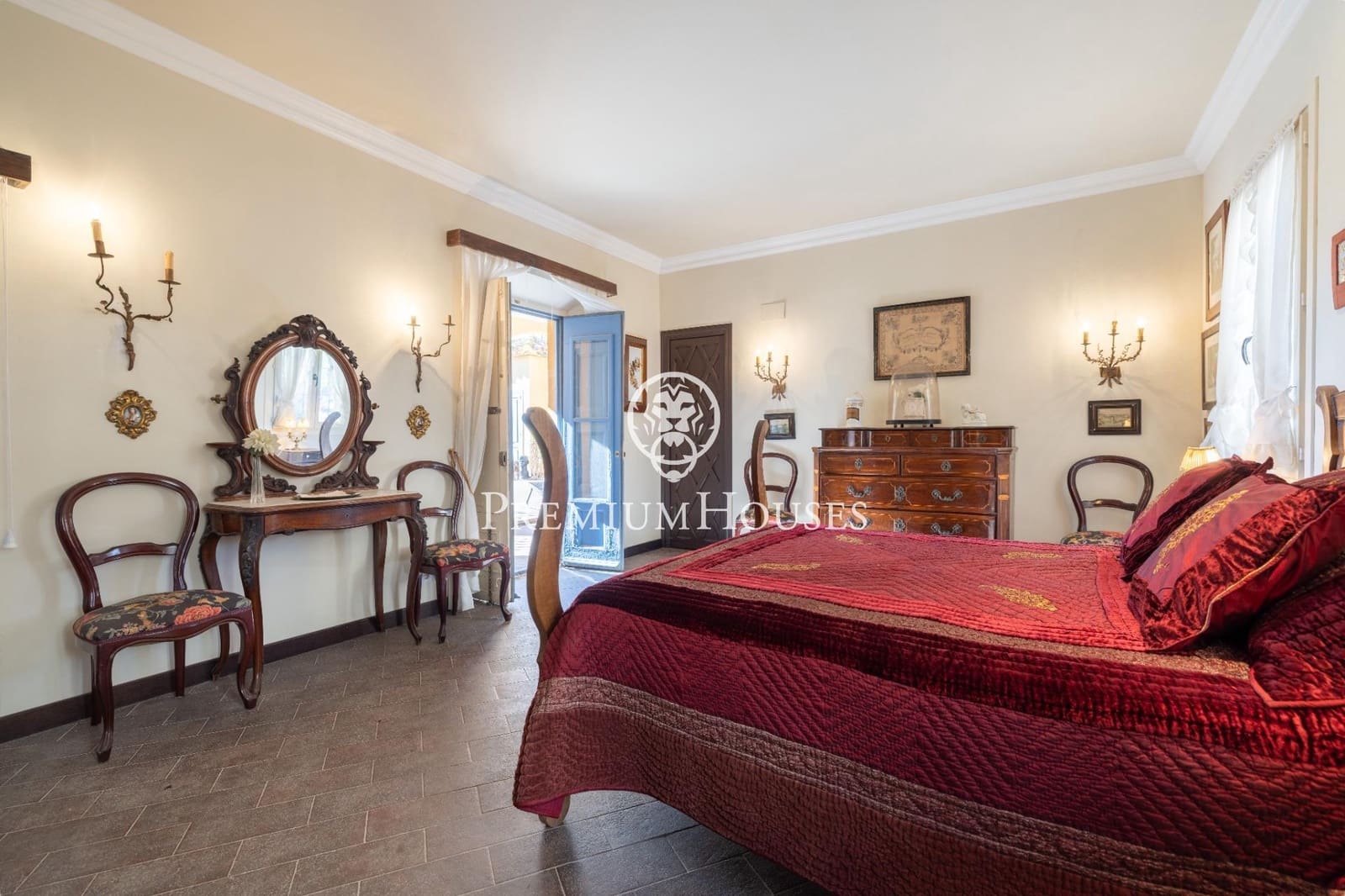 10 bedroom Hotel for sale in Montblanc - € 1,160,000 (Ref: 10161762)
