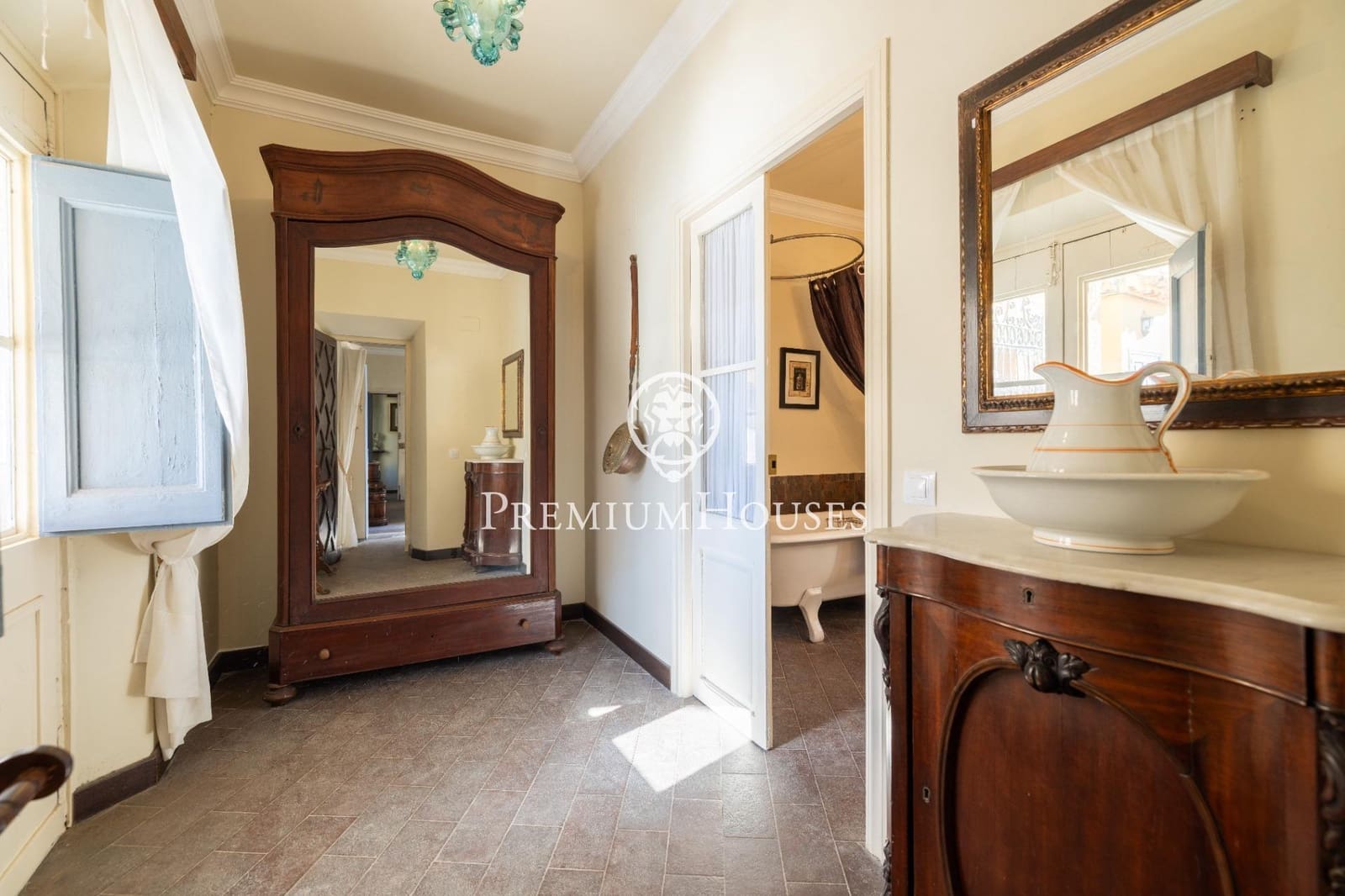 10 bedroom Hotel for sale in Montblanc - € 1,160,000 (Ref: 10161762)