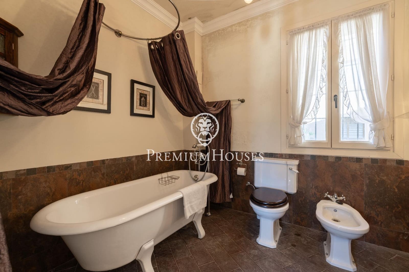 10 bedroom Hotel for sale in Montblanc - € 1,160,000 (Ref: 10161762)