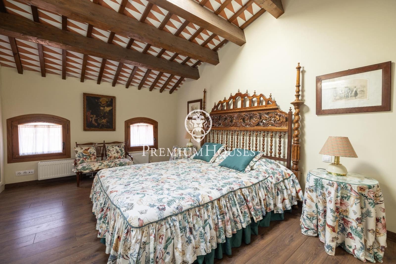 10 bedroom Hotel for sale in Montblanc - € 1,160,000 (Ref: 10161762)