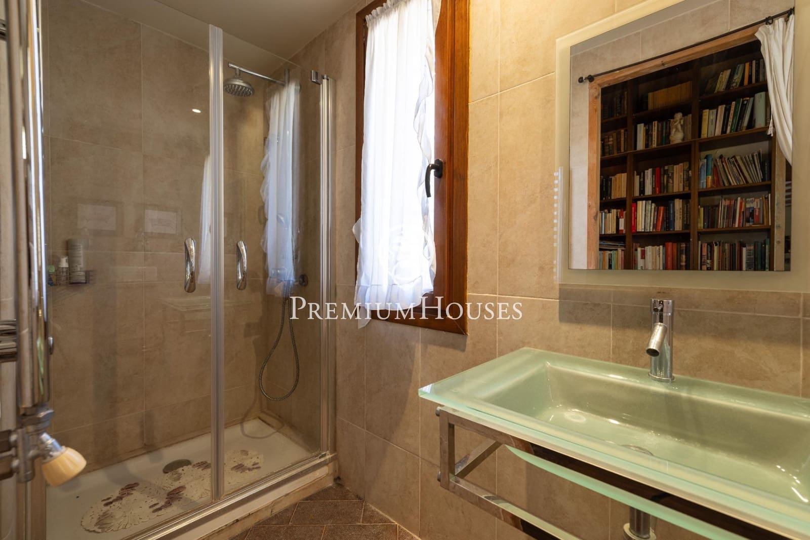 10 bedroom Hotel for sale in Montblanc - € 1,160,000 (Ref: 10161762)