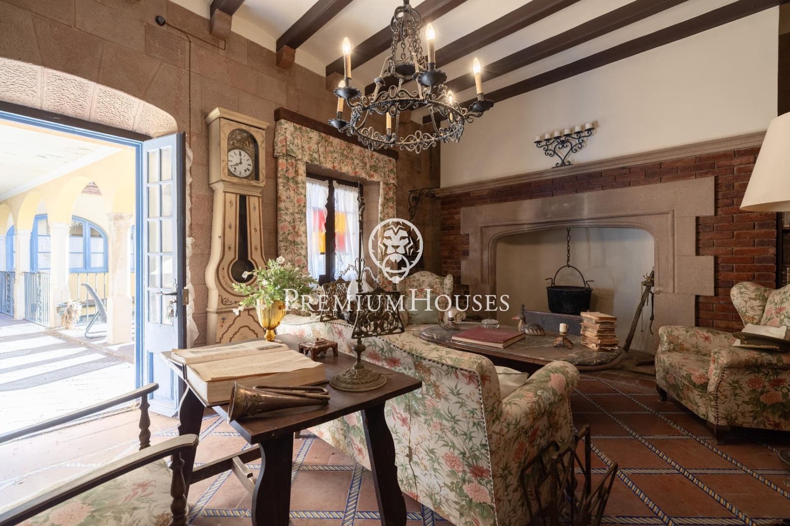 10 bedroom Hotel for sale in Montblanc - € 1,160,000 (Ref: 10161762)