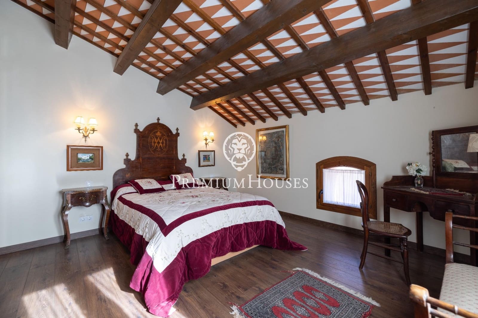 10 bedroom Hotel for sale in Montblanc - € 1,160,000 (Ref: 10161762)