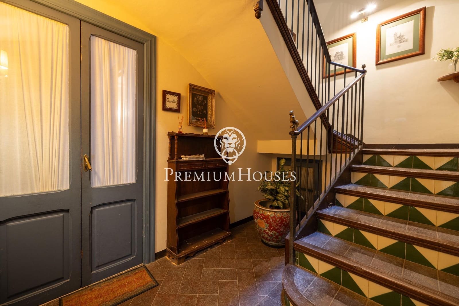10 bedroom Hotel for sale in Montblanc - € 1,160,000 (Ref: 10161762)
