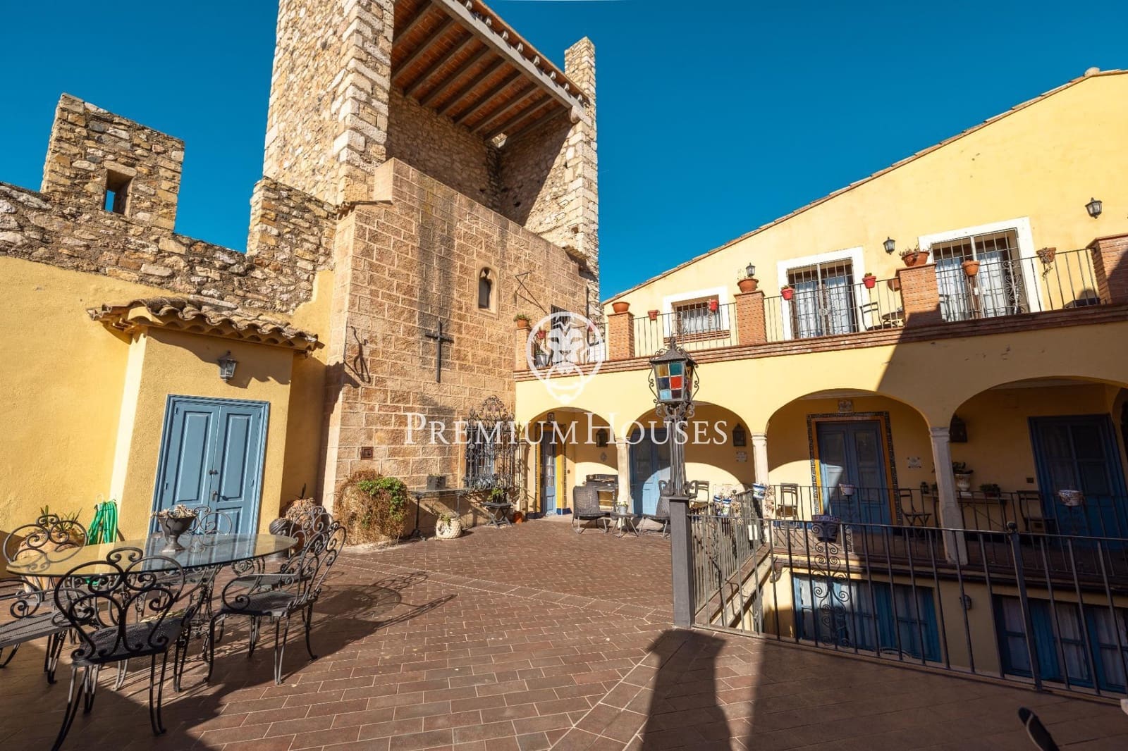 10 bedroom Hotel for sale in Montblanc - € 1,160,000 (Ref: 10161762)