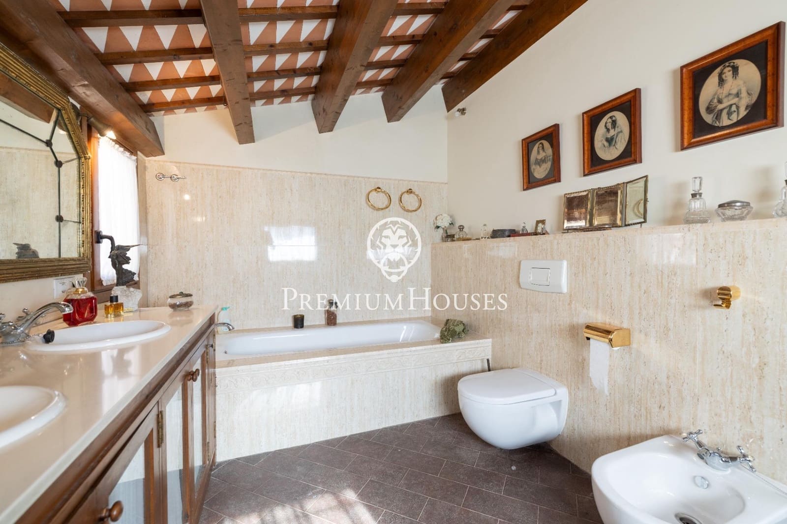 10 bedroom Hotel for sale in Montblanc - € 1,160,000 (Ref: 10161762)