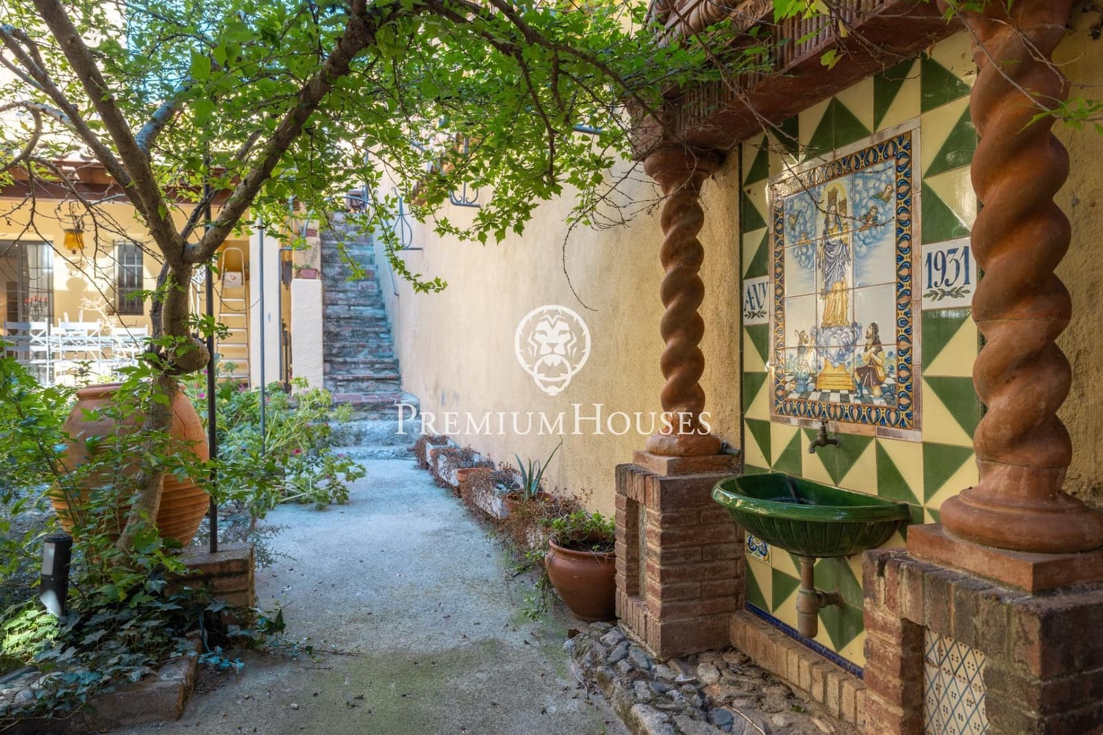 10 bedroom Hotel for sale in Montblanc - € 1,160,000 (Ref: 10161762)