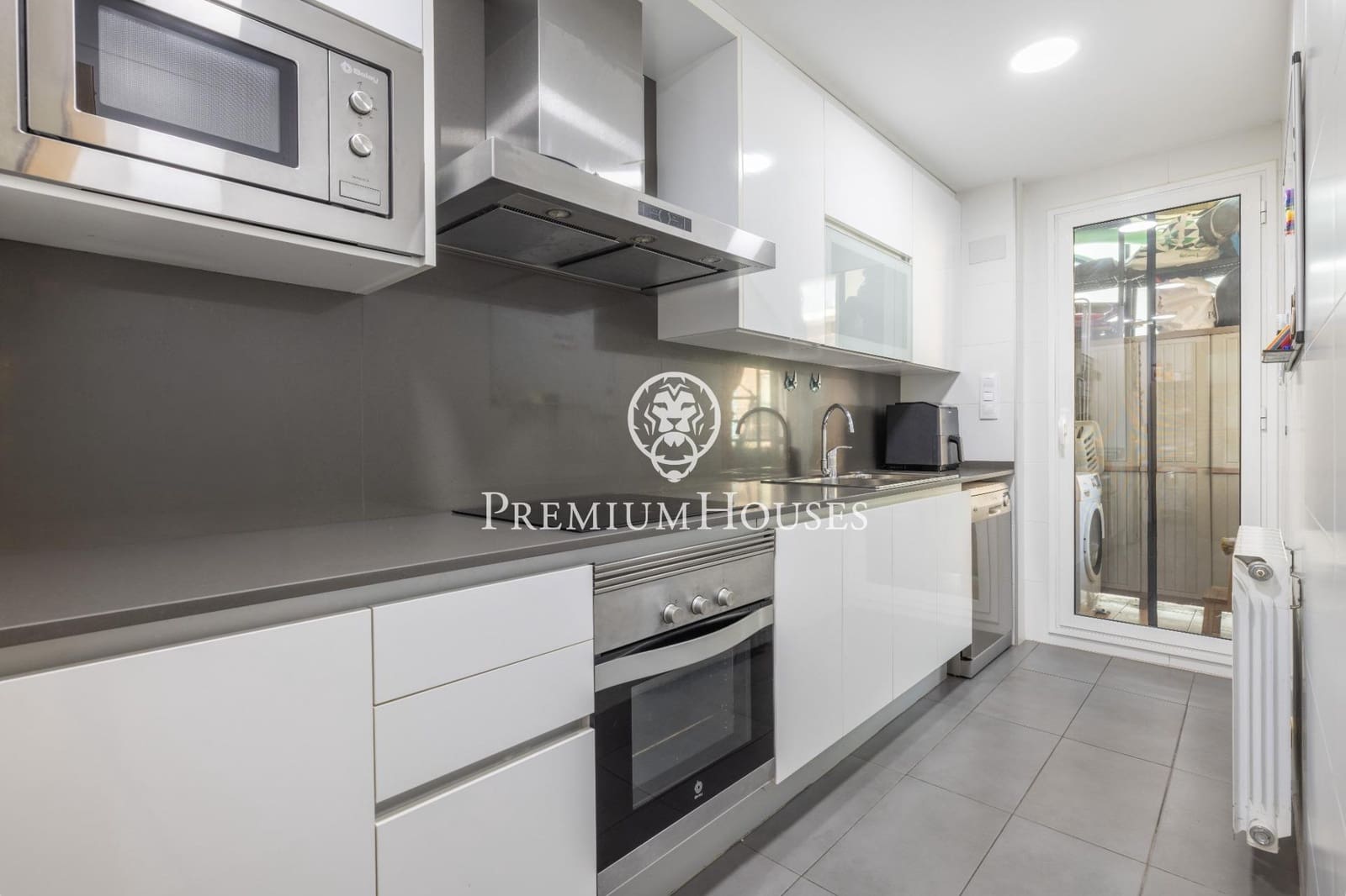 2 bedroom Flat for sale in Tarragona city with pool garage - € 335,000 (Ref: 10184865)