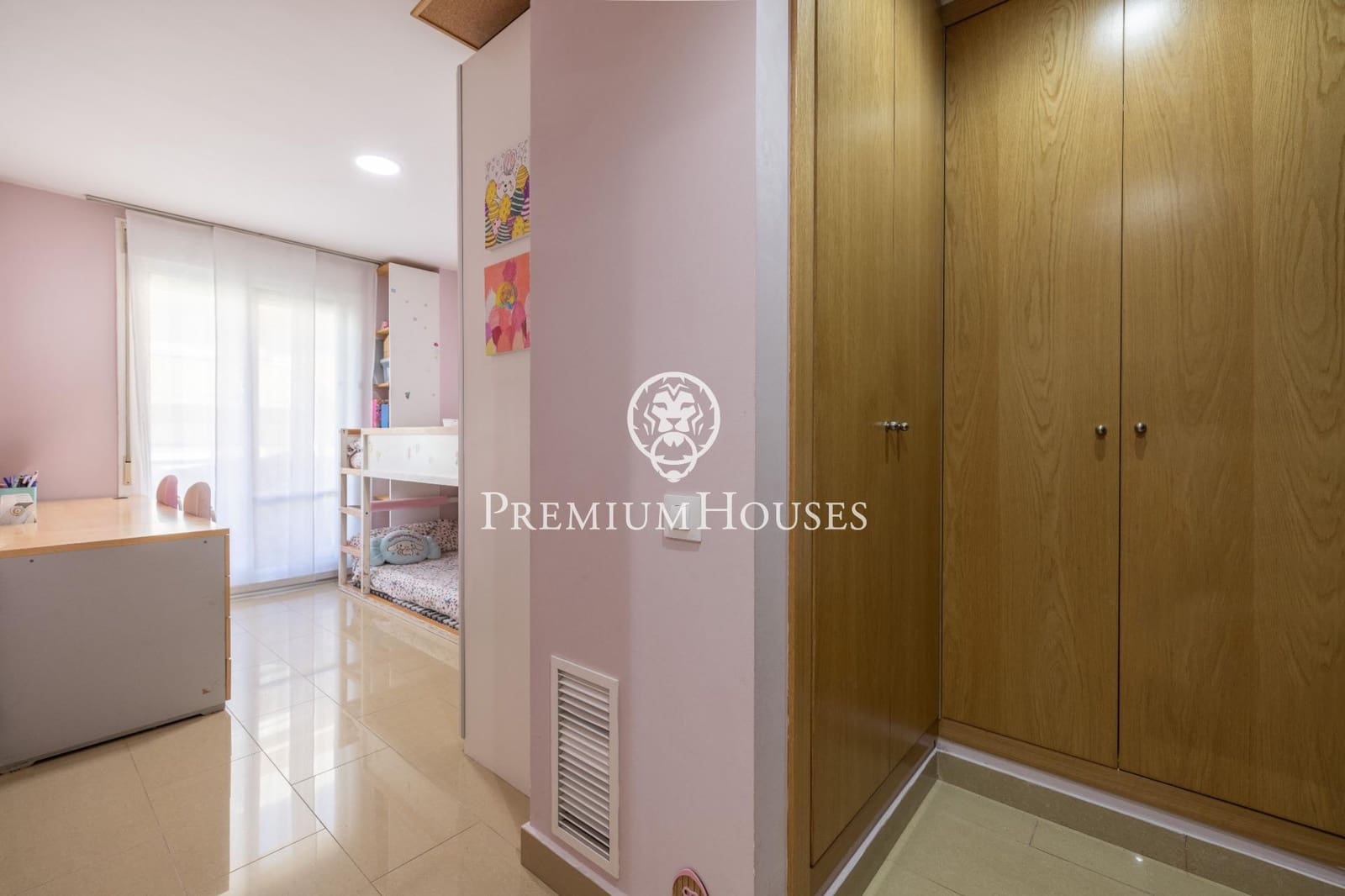 2 bedroom Flat for sale in Tarragona city with pool garage - € 335,000 (Ref: 10184865)