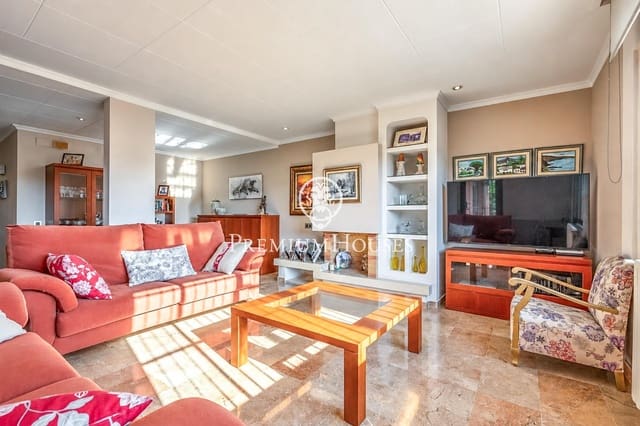 4 bedroom Villa for sale in Gavà with pool garage - € 1,250,000 (Ref: 10187308)