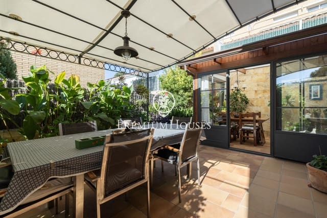 4 slaapkamer Villa te koop in Calafell met garage - € 900.000 (Ref: 10187309)