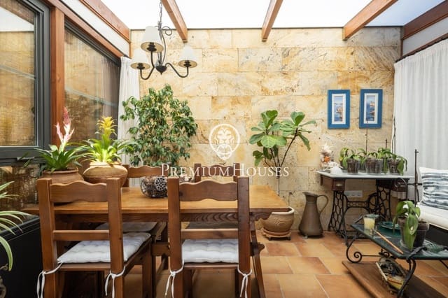 4 slaapkamer Villa te koop in Calafell met garage - € 900.000 (Ref: 10187309)