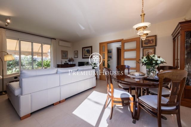 4 slaapkamer Villa te koop in Calafell met garage - € 900.000 (Ref: 10187309)