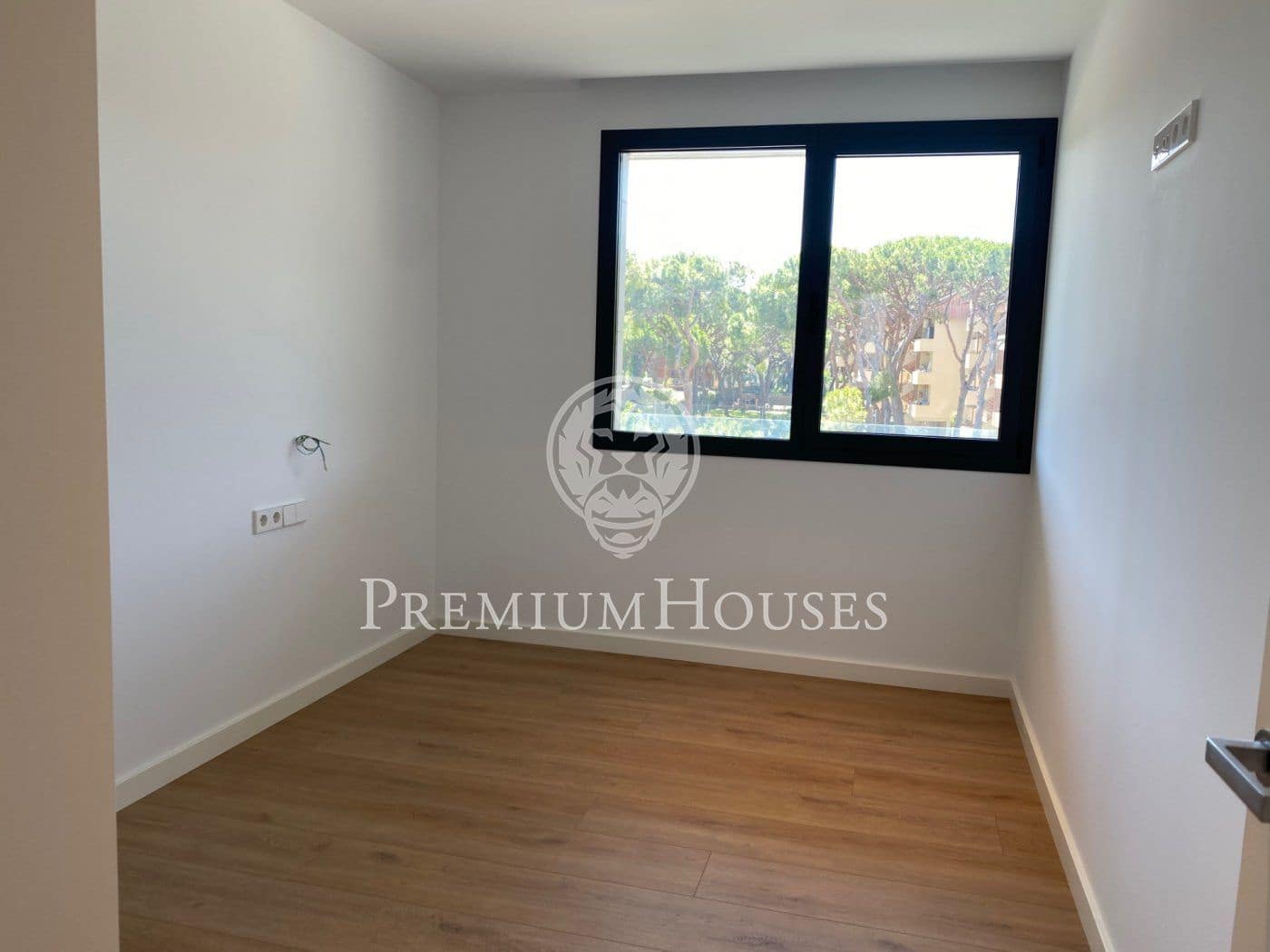 4 sovrum Lägenhet att hyra i Gava med pool garage - 4 000 € (Ref: 5337103)