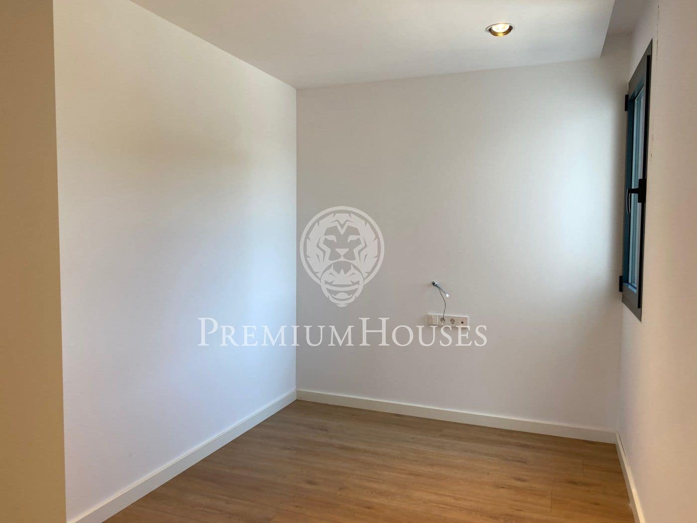 4 sovrum Lägenhet att hyra i Gava med pool garage - 4 000 € (Ref: 5337103)