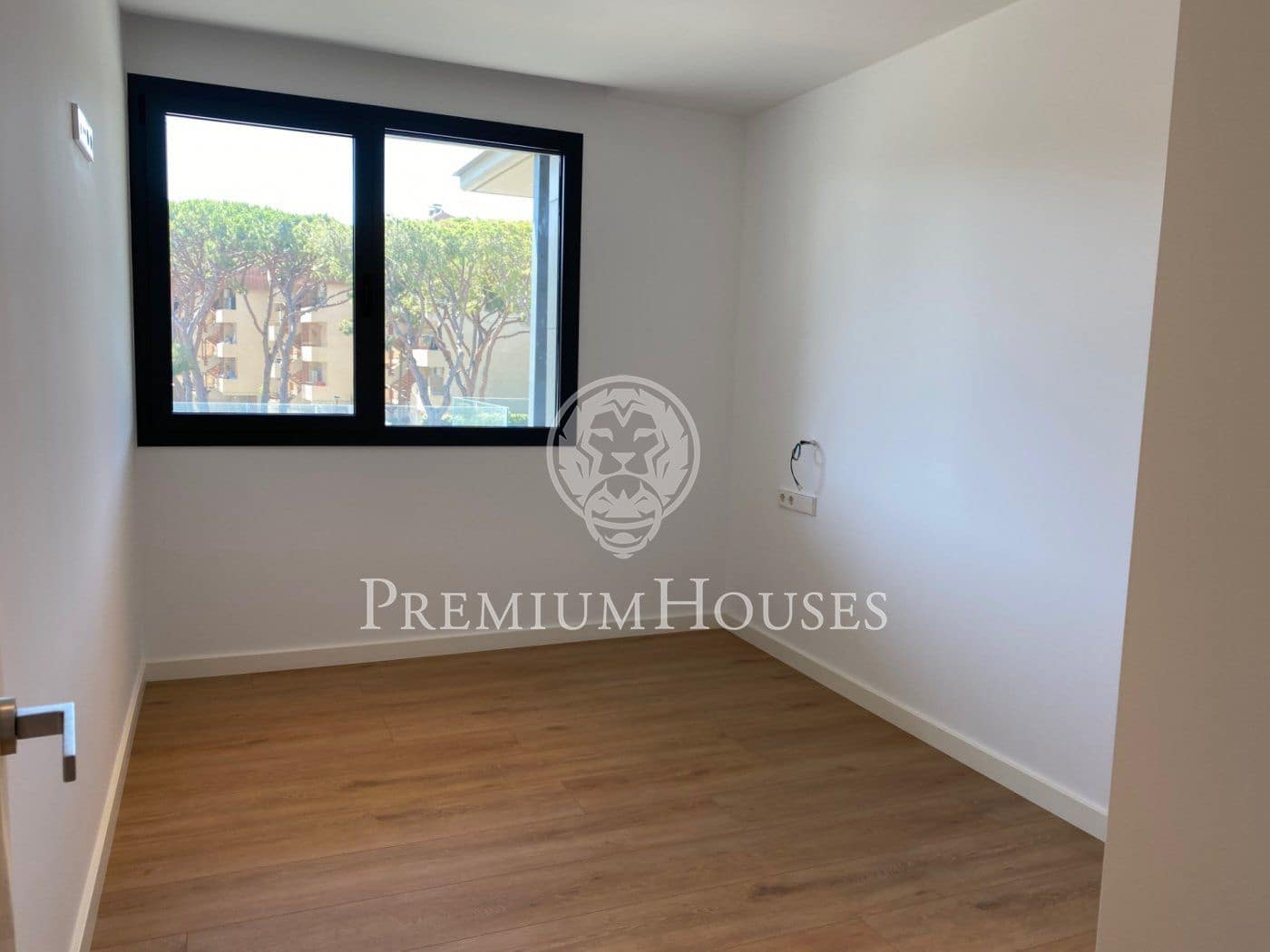 4 sovrum Lägenhet att hyra i Gava med pool garage - 4 000 € (Ref: 5337103)