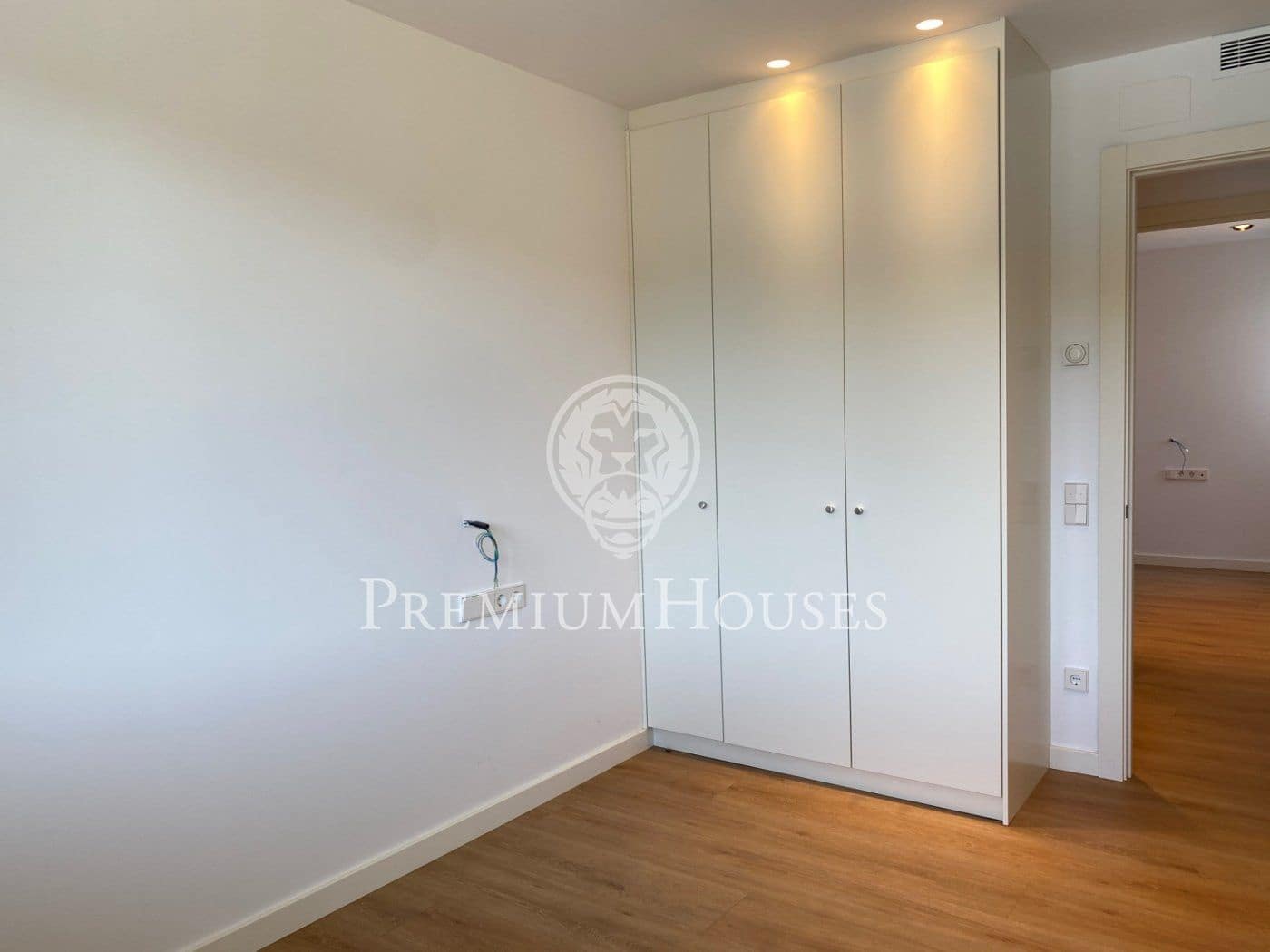 4 sovrum Lägenhet att hyra i Gava med pool garage - 4 000 € (Ref: 5337103)