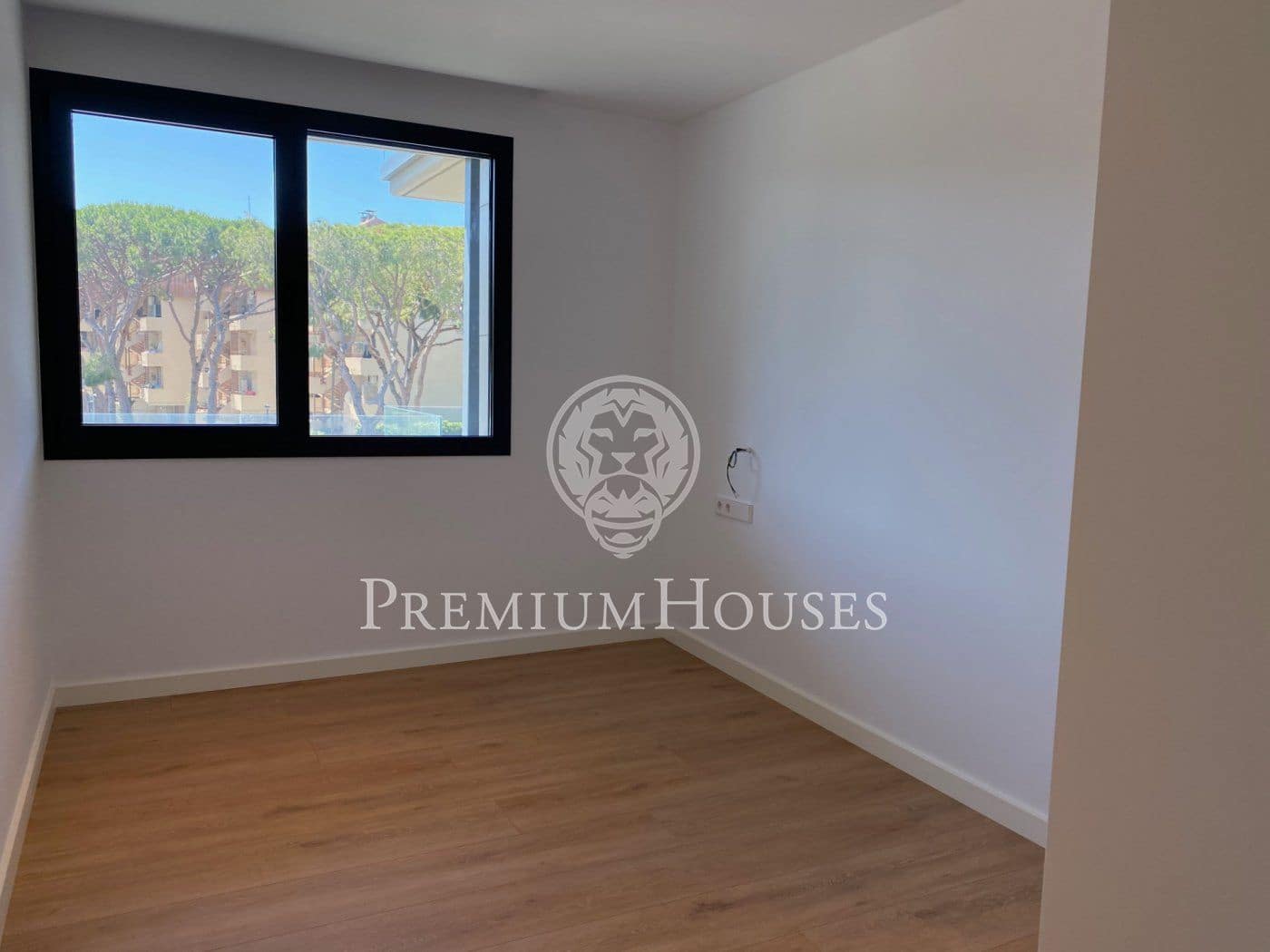 4 sovrum Lägenhet att hyra i Gava med pool garage - 4 000 € (Ref: 5337103)