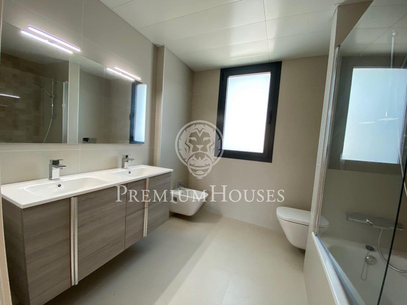 4 sovrum Lägenhet att hyra i Gava med pool garage - 4 000 € (Ref: 5337103)