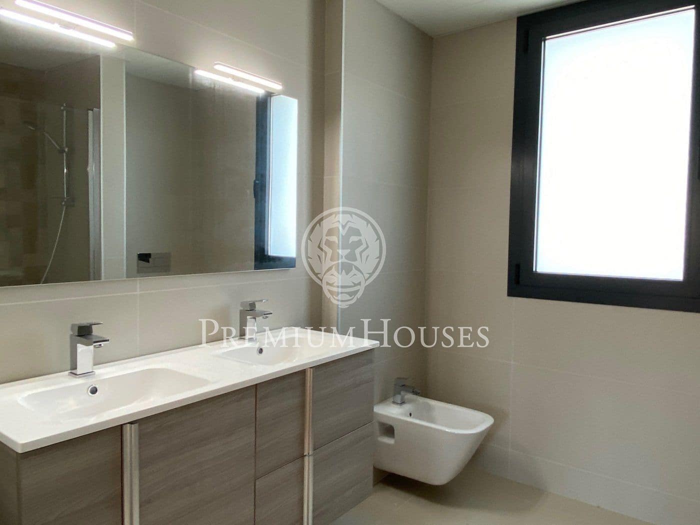 4 sovrum Lägenhet att hyra i Gava med pool garage - 4 000 € (Ref: 5337103)