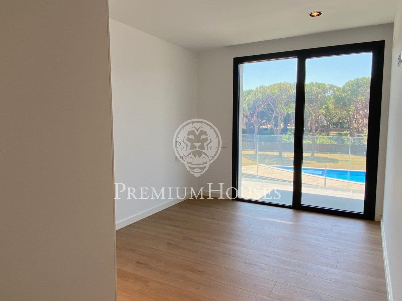 4 sovrum Lägenhet att hyra i Gava med pool garage - 4 000 € (Ref: 5337103)