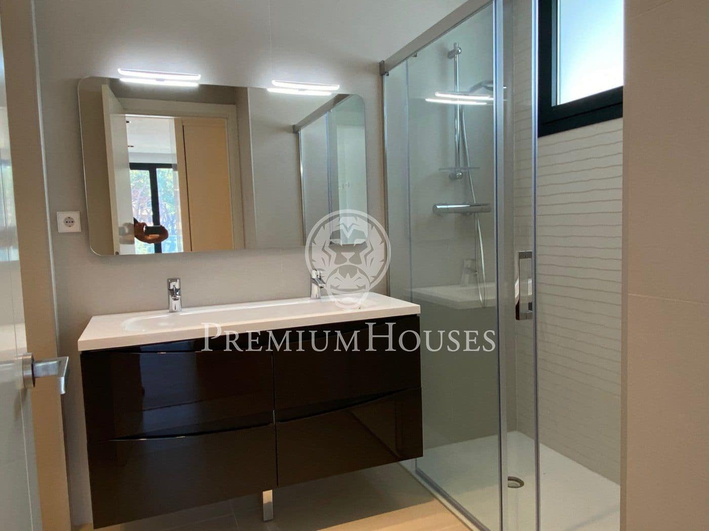 4 sovrum Lägenhet att hyra i Gava med pool garage - 4 000 € (Ref: 5337103)